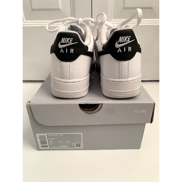Boys Air Force 1’s (GS) - Picture 2 of 6